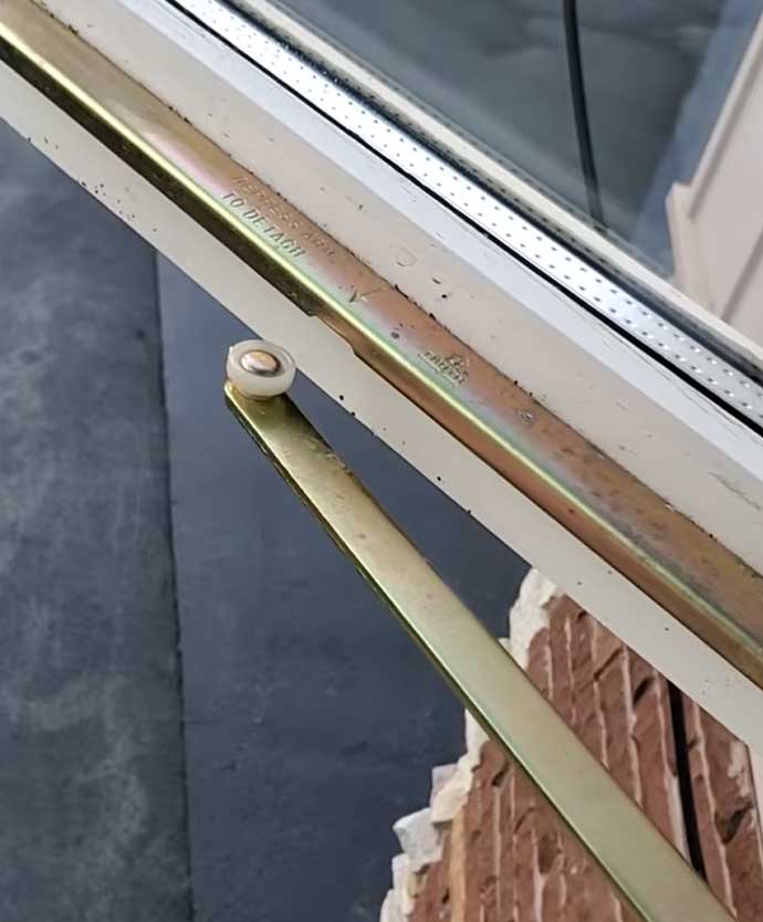 window crank arm falling out